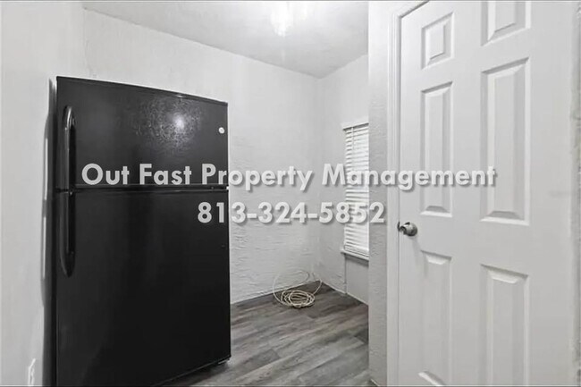 Photo - 2920 Emerson Ave S Unidad Front