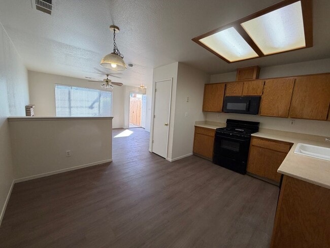 Photo - 0655 Unit 2750 Bright St