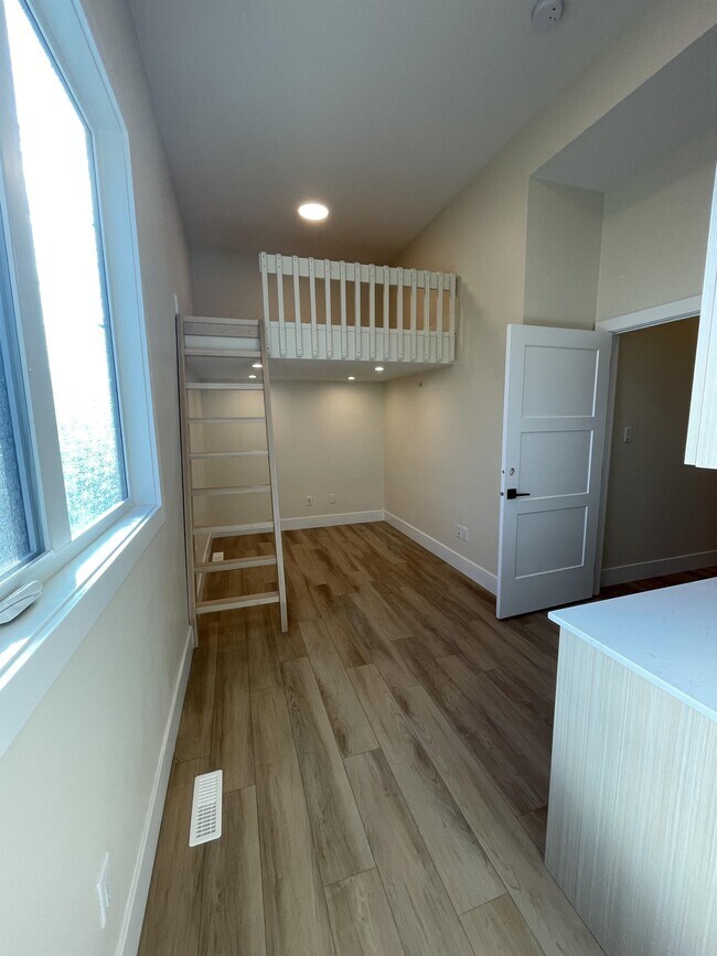 Photo - 8717-8110 110 St NW Unit 3B