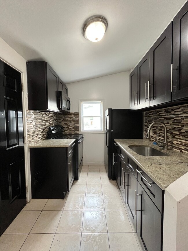 Building Photo - 1412 Ellsworth St Unit 3