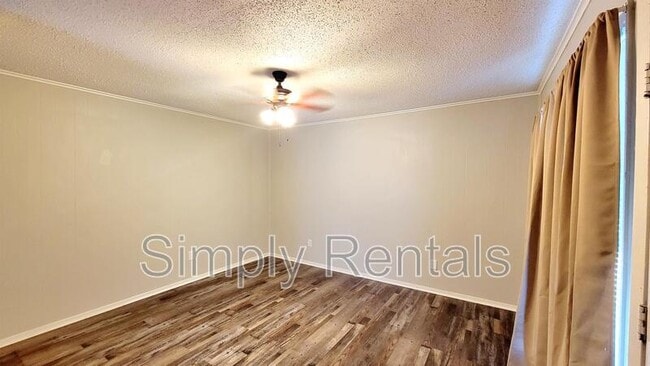 Building Photo - Bill Bradford Rd 400 - 5