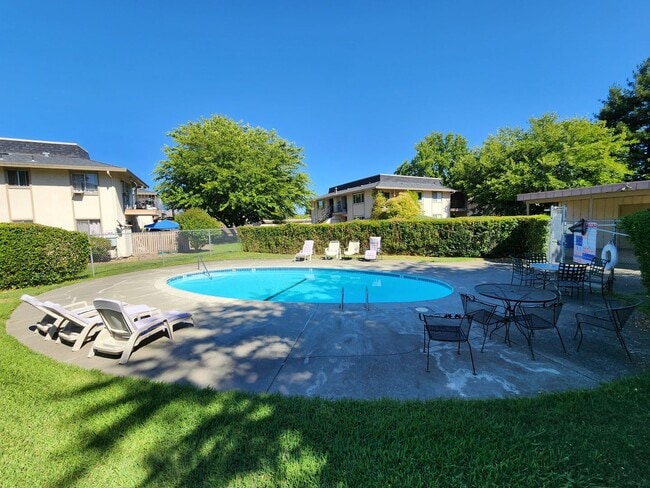 Photo - 2 Bedroom Condo with Garage