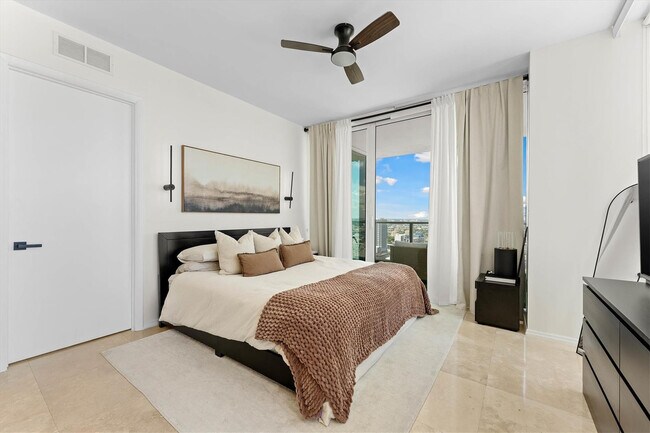 Photo - 1040 Biscayne Blvd Unidad 3906