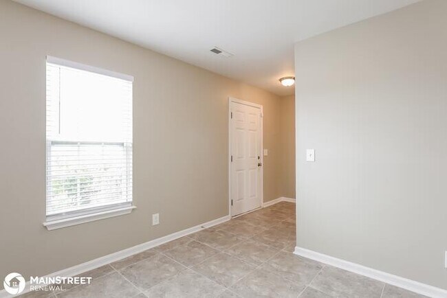 Photo - 807 Bitting Hall Cir