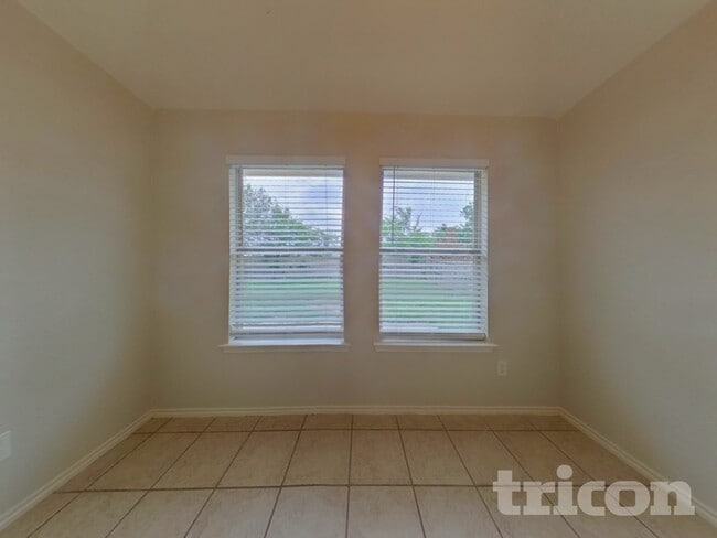 Photo - 1630 Emily Ln