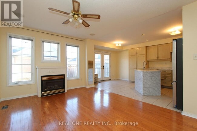 Photo - 749 Bur Oak Ave