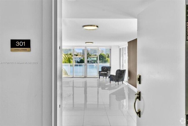 Building Photo - 9901 E Bay Harbor Dr Unit 301-302 Rental
