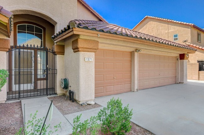 Photo - Beautiful Ranch Style Single Story w/Pool & View of the Las Vegas Strip