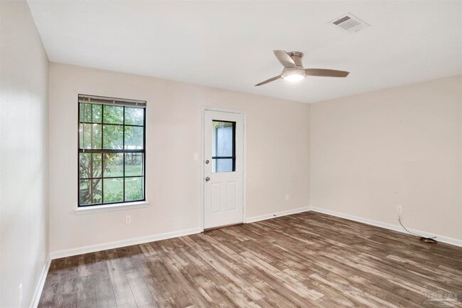 Photo - 1382 Fairchild St