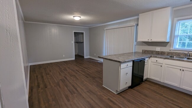 Photo - 319 Rhynewood Dr