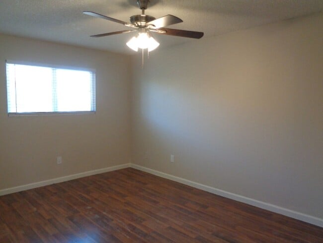 Photo - 8124 N 33rd Dr Unidad #4