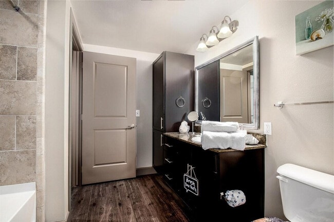 Building Photo - 15506 Quorum Dr Rental