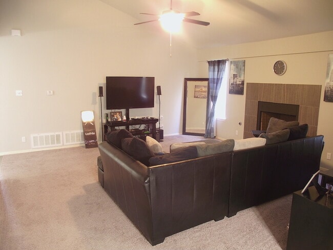 Photo - Sandstone Ranch Estates 4Bed/3Baths home with Refrig A/C and Synthetic Grass Yard!