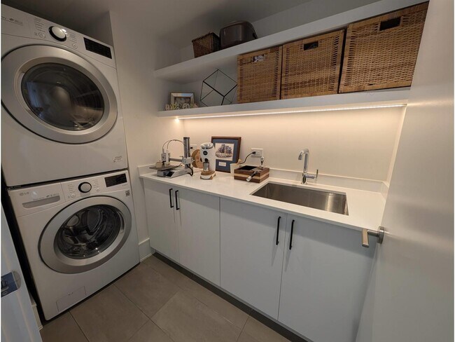 1500 Martin St Unit 19FL