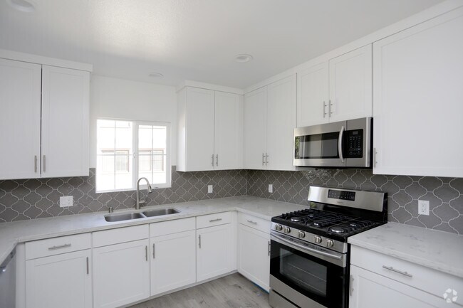 3BR, 2.5BA - 1,500 SF
