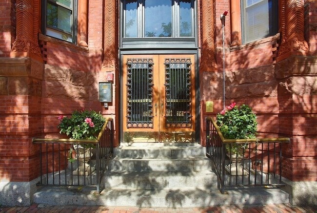 Building Photo - 271 Dartmouth St Unit 1L