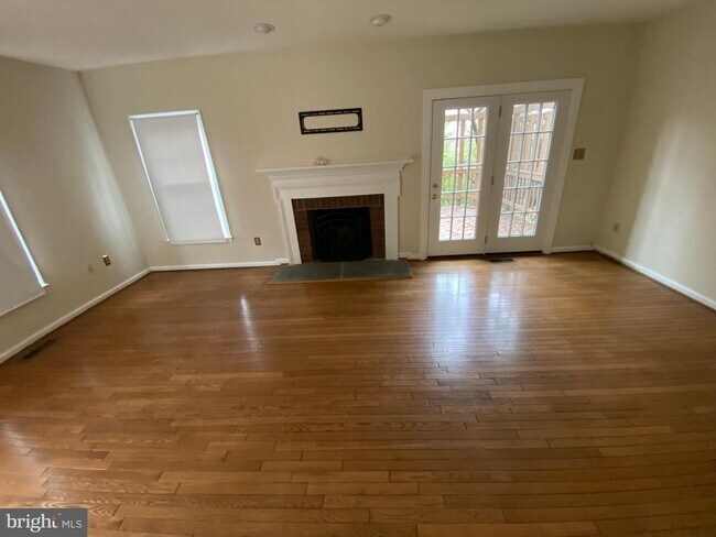 Photo - 7429 Salford Ct
