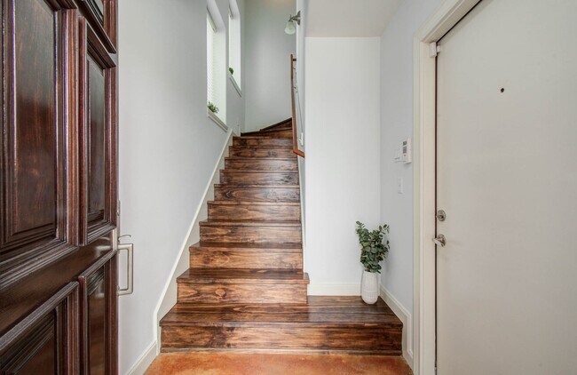 Photo - 202 McGowen St Unidad F