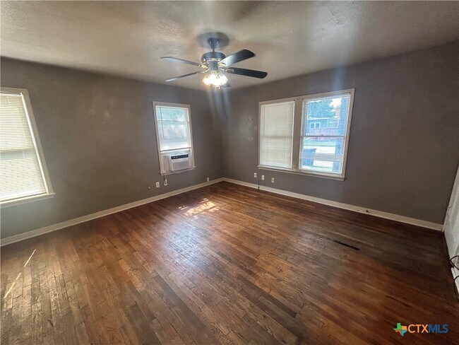 Photo - 671 Roosevelt St