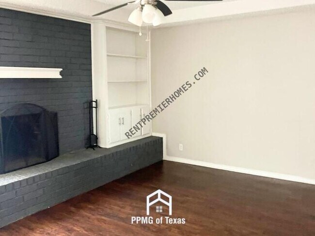 Photo - 913 Royal Ln