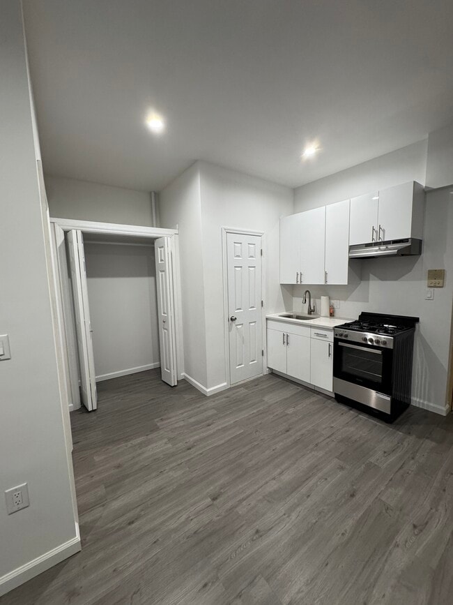 Photo - 16 Conselyea St Unit 2