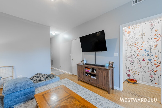 Photo - 3242 N Hoyne-1 Unit 1