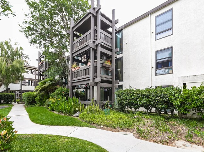 Building Photo - 7777 W 91st St Unit B3162