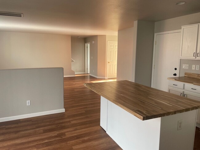 Photo - 7433 Spey Dr