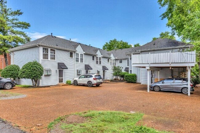 Photo - Beautiful Condo in Hillsboro Villlage