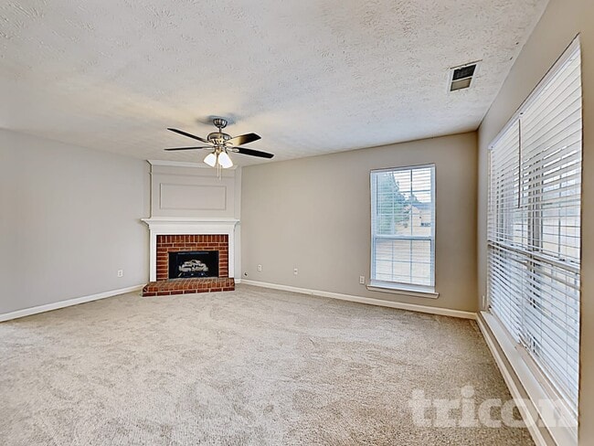 Photo - 872 Woodside Dr
