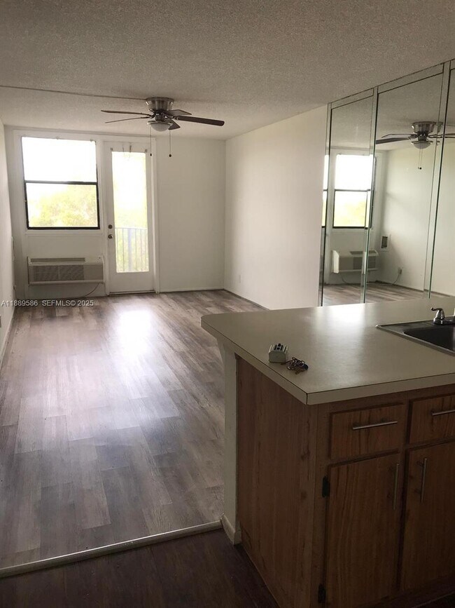 2701 Riverside Dr Unidad 515-B