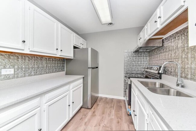 Photo - 10308 Circle Dr Unit 304