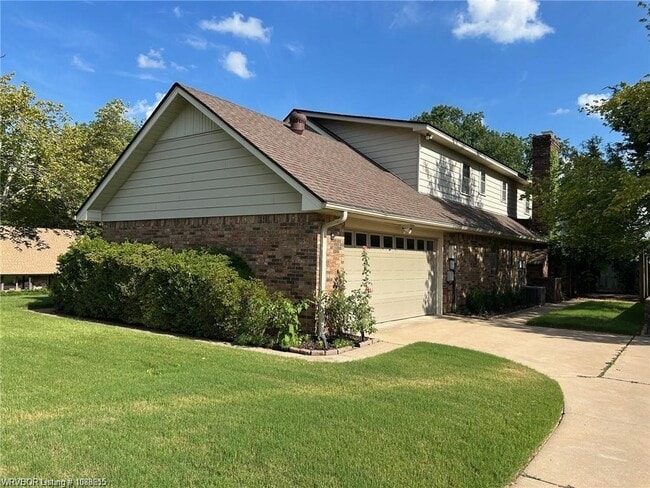 Photo - 2100 S 70th St