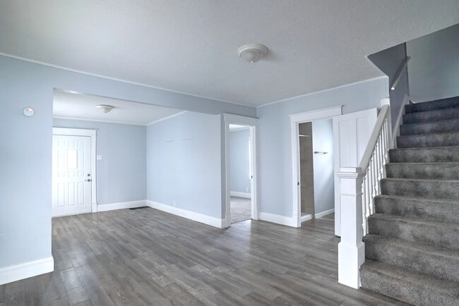 Photo - 415 E Lawrence St