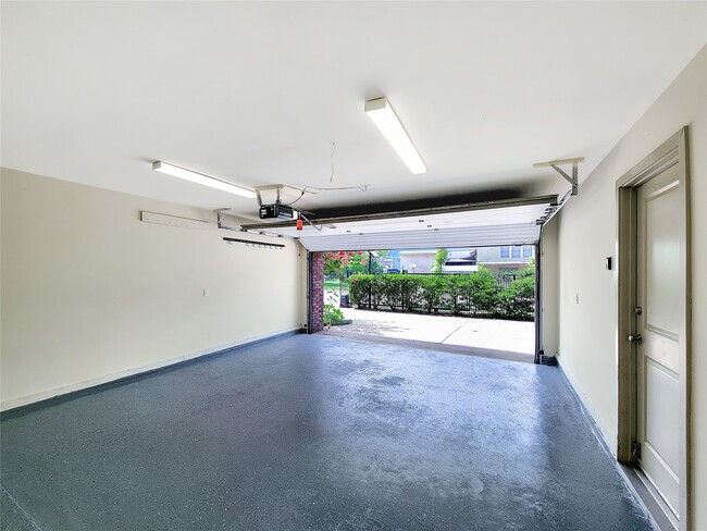 Photo - 321 E 20th St