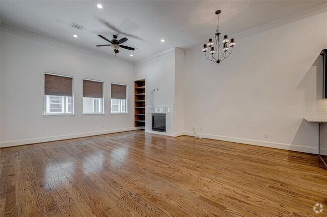Building Photo - 2411 Lawrence St Rental