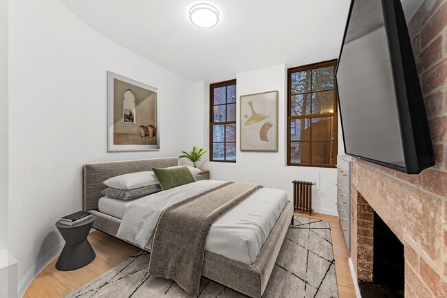 Building Photo - 220 W 10th St Unit 2A