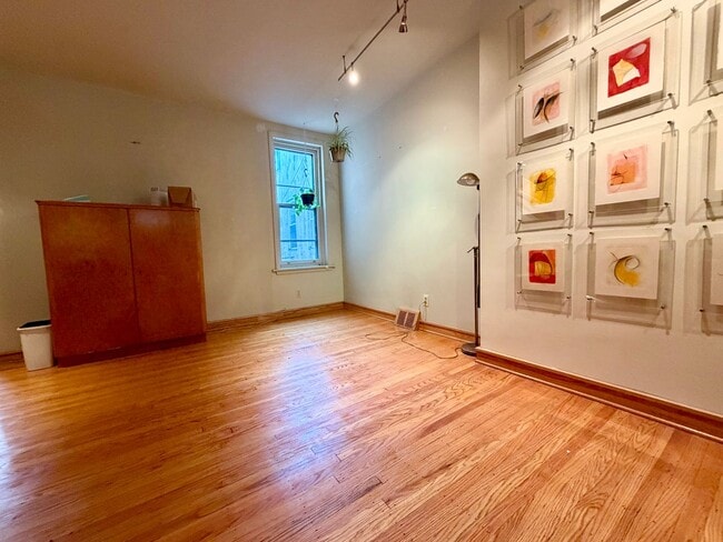 Photo - 4518 Regent St
