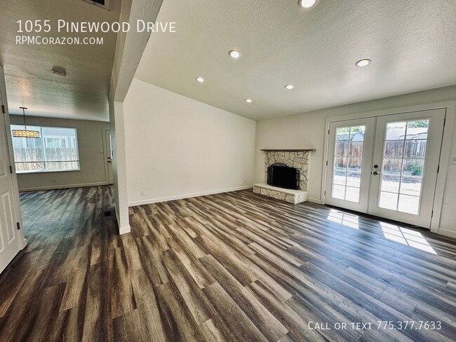 Photo - 1055 Pinewood Dr
