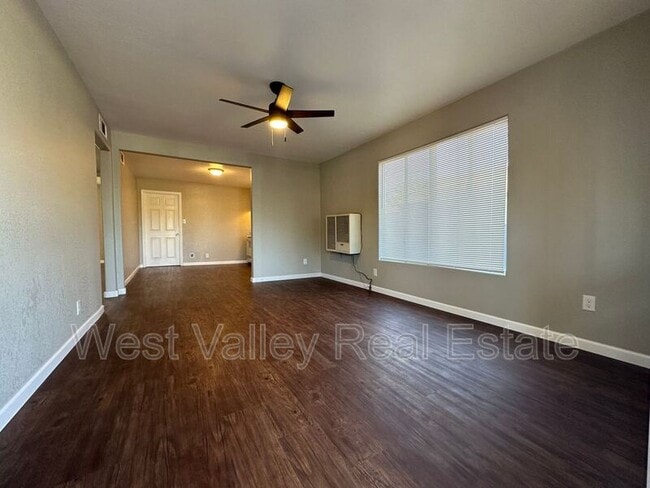 Photo - 303 Taylor St