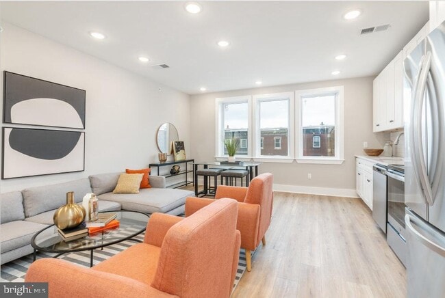 Photo - 2825 W Girard Ave