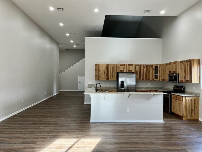 Photo - 844 1 Eye Dr