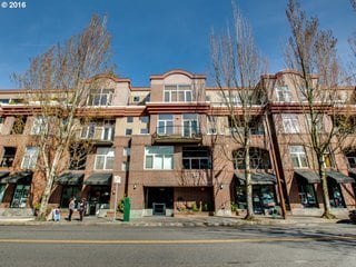 Building Photo - Hoyt Commons Condominiums - open floor plan Pearl District studio with parking/storage/balcony Unit HC314