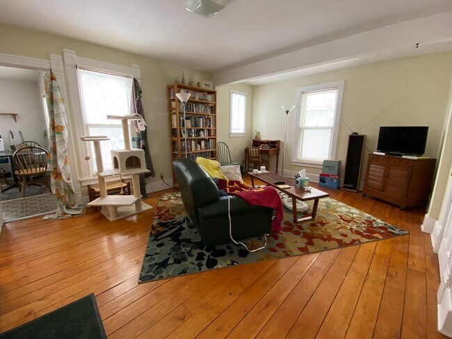 Photo - 947 E Gorham St Unidad 3