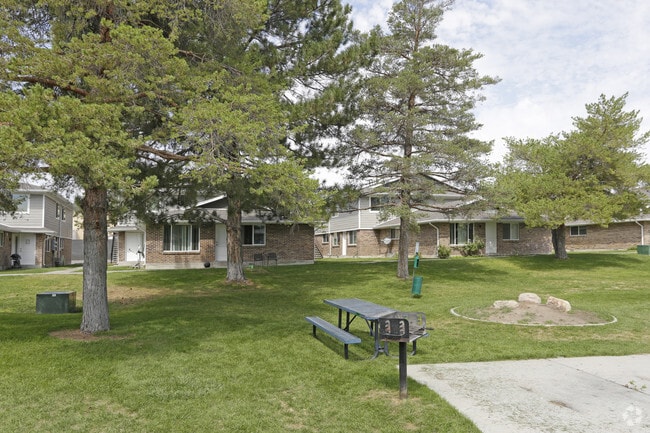 Boulder Pines Apartments