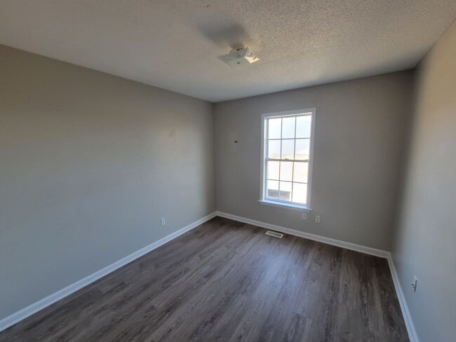 Photo - 245 Ward Rd