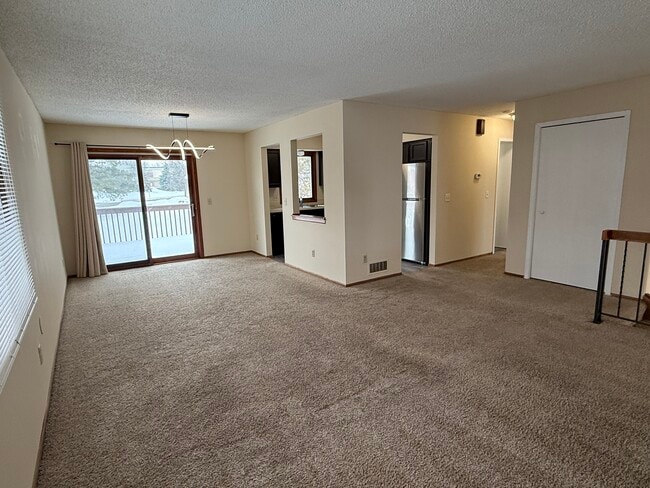 Photo - 2528 Birchview Ln