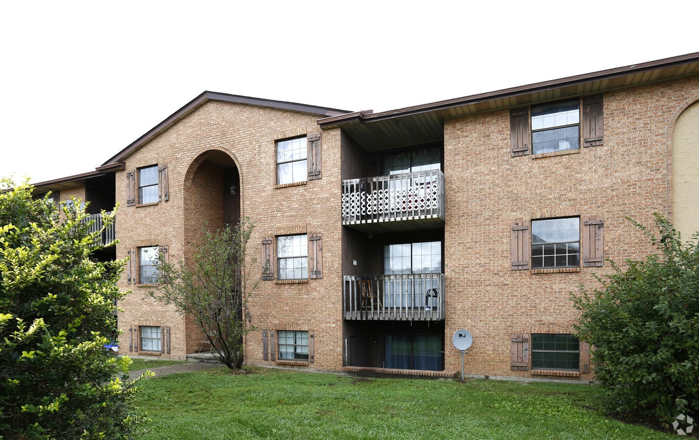 Photo - 824 Gordon Smith