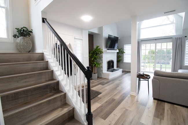 Photo - 1843 W White Oak St