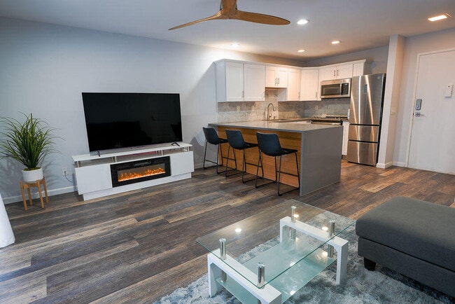 Building Photo - 77805 California Dr Unit A11 Rental